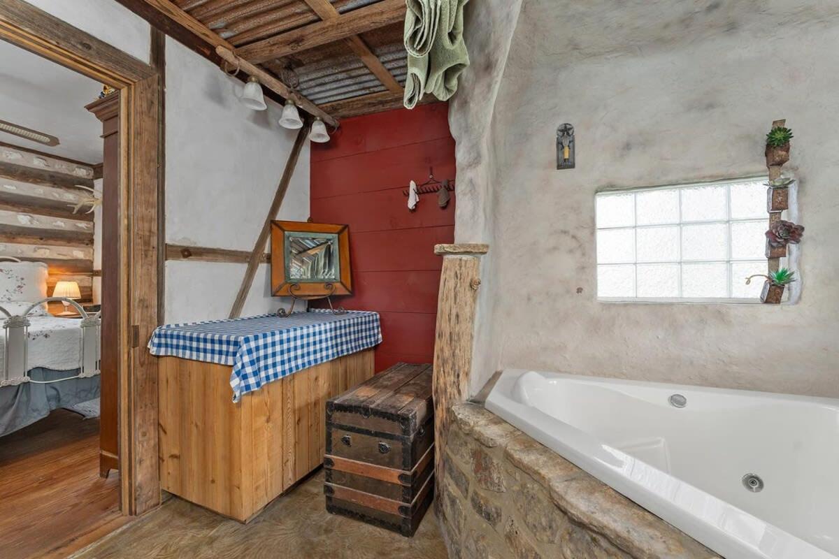Das Eck Haus - Cozy Cabin Getaway Fredericksburg Zewnętrze zdjęcie